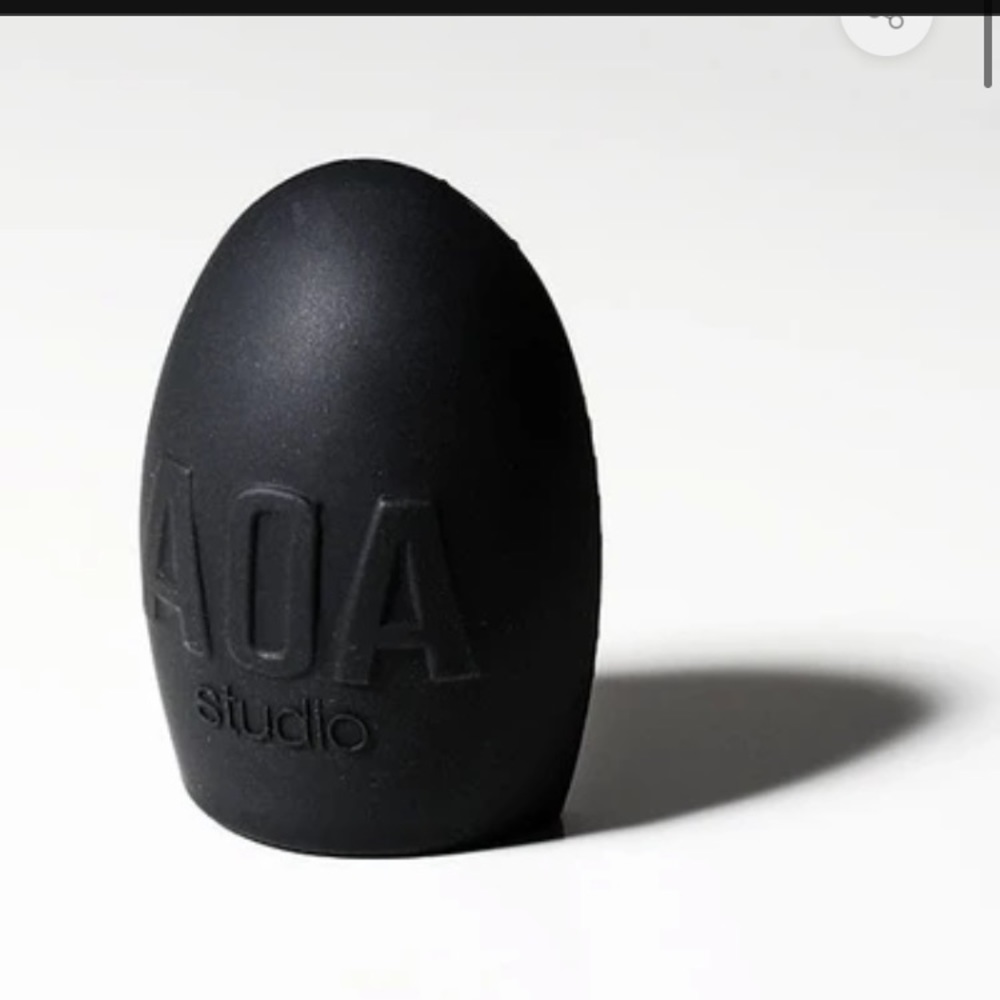 AOA Studio Cleansing Makeup Brush Egg